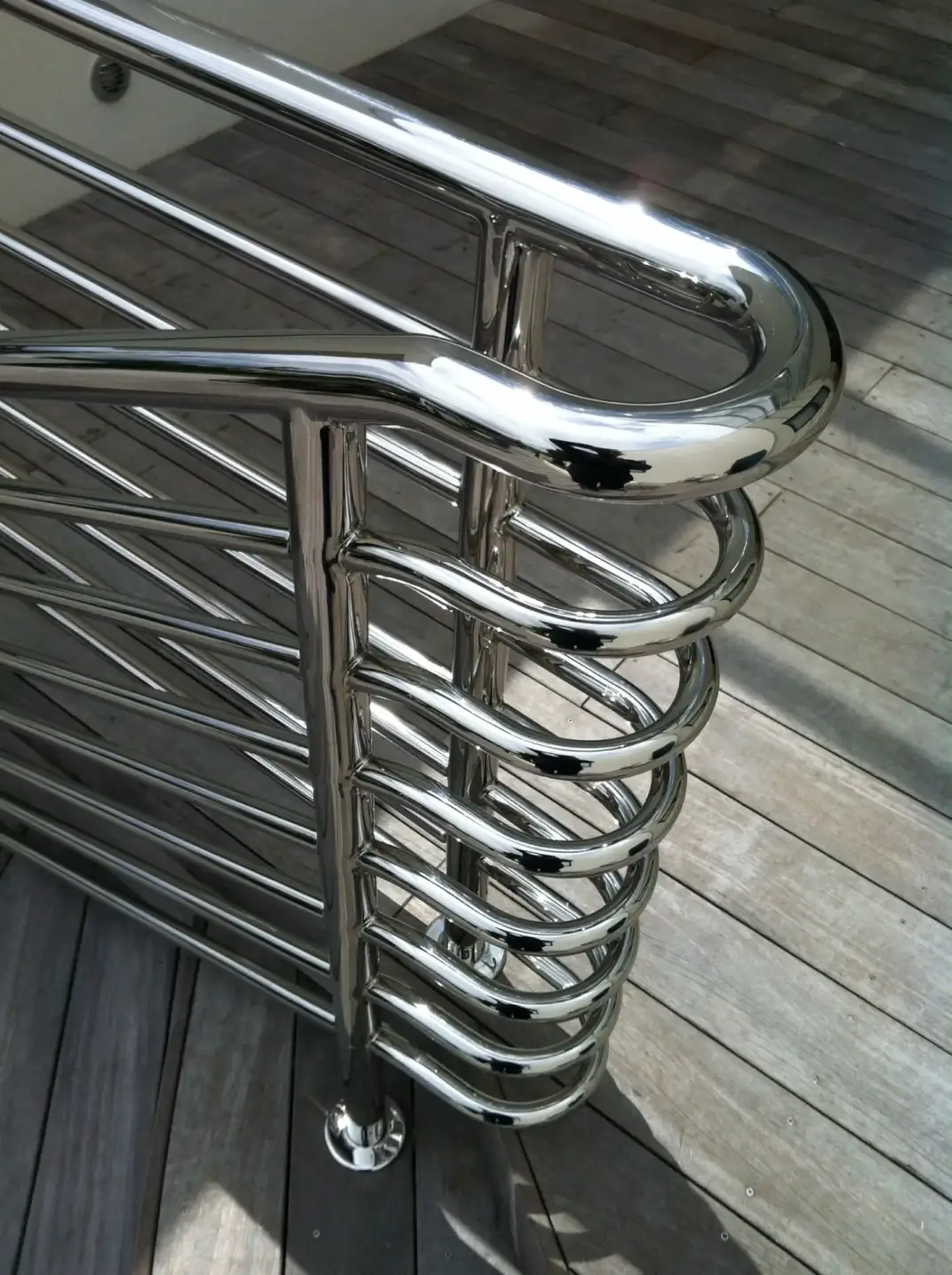 Chrome plated spiral balustrade with curved handrail