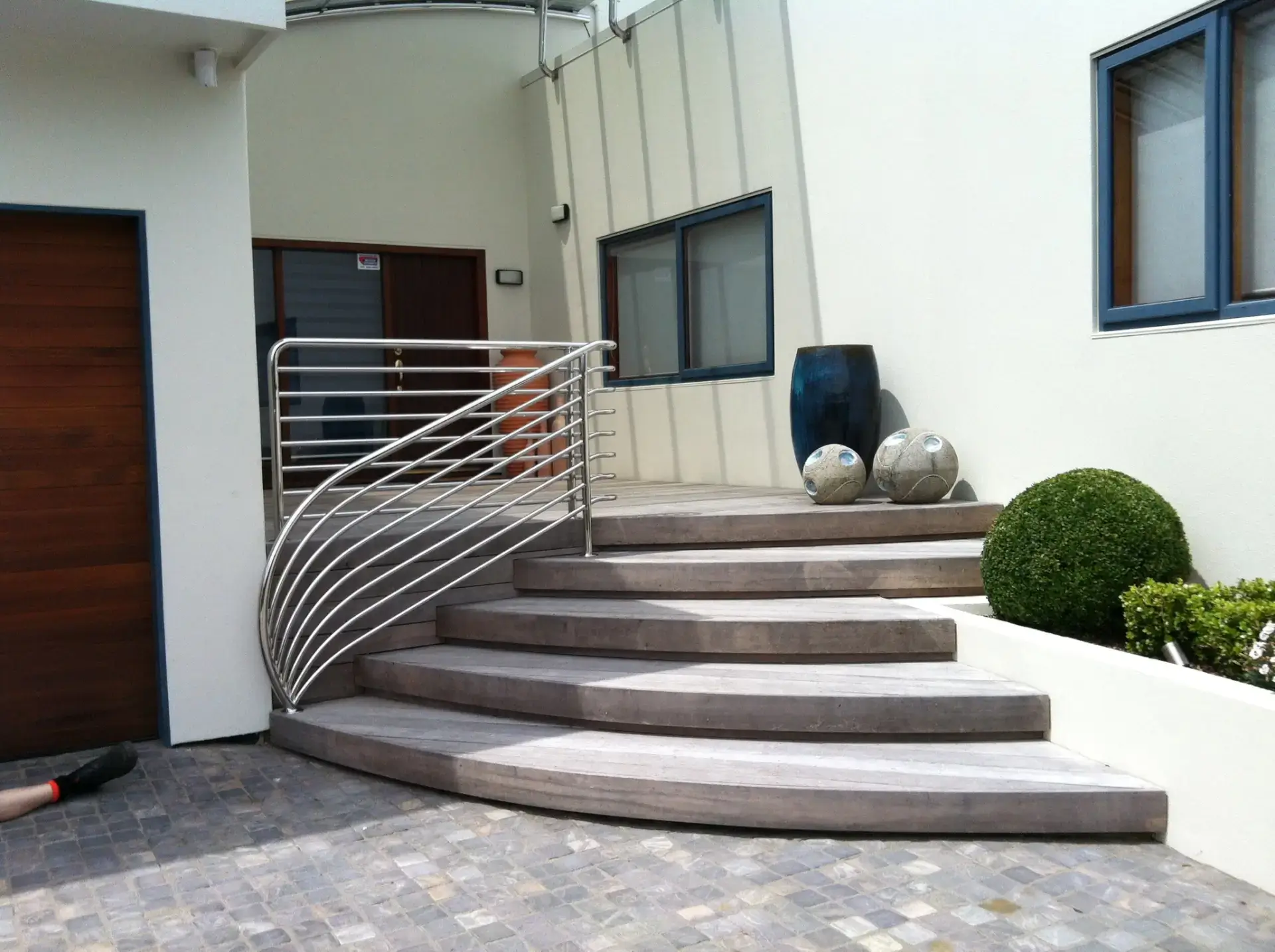 Curved stainless steel exterior staircase balustrade installation